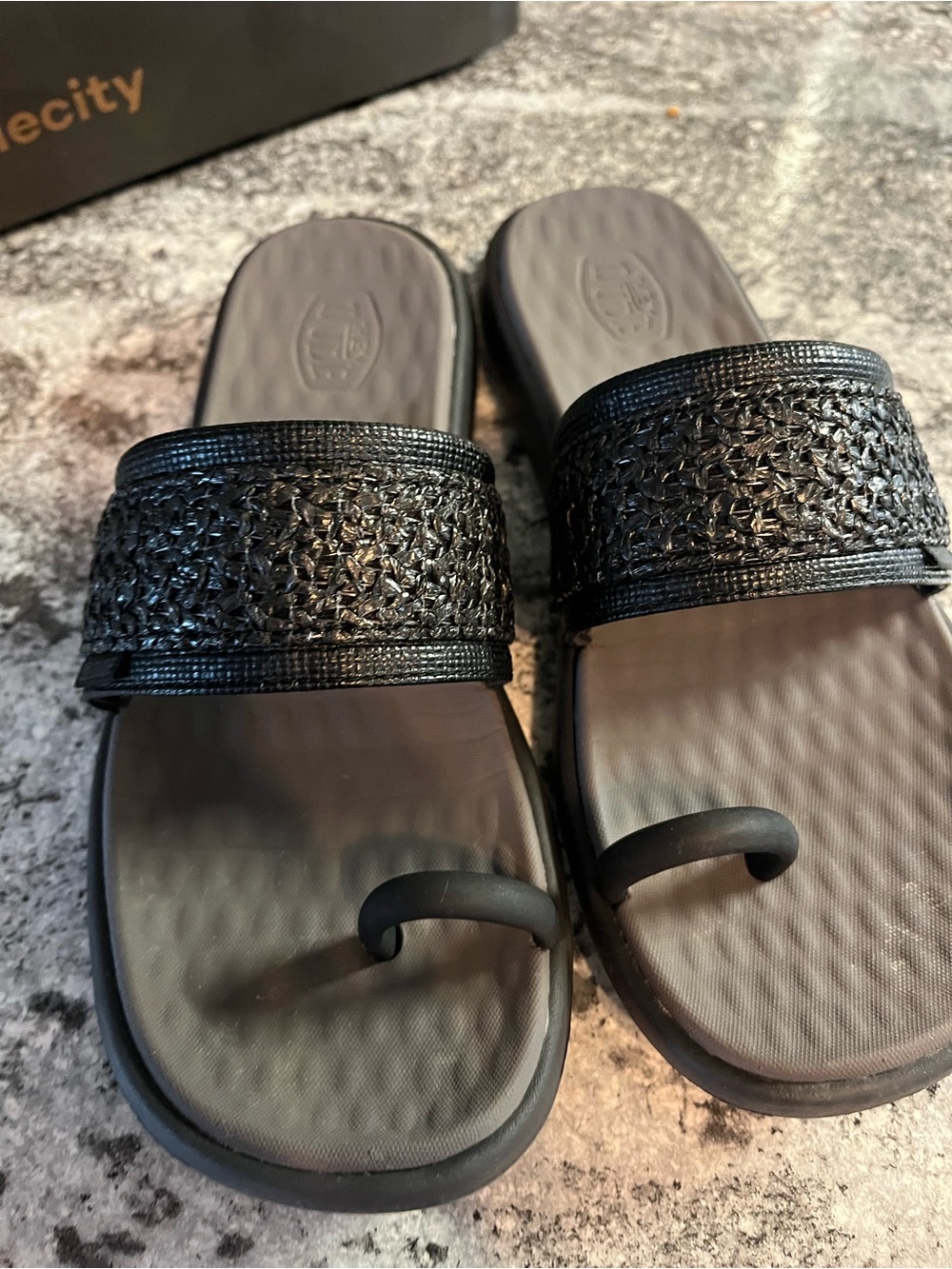 Hey Dude Breeze Tow Loop Womens Sandals Sz 8